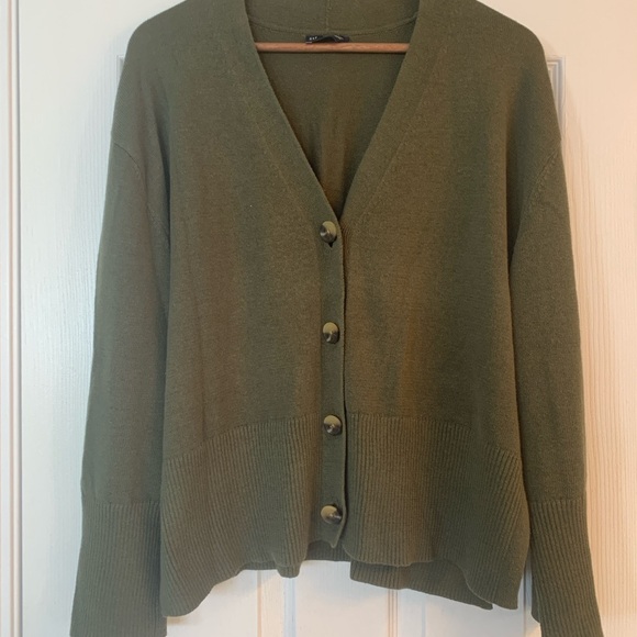 GAP Linen Blend Cardigan Sweater - Picture 3 of 5